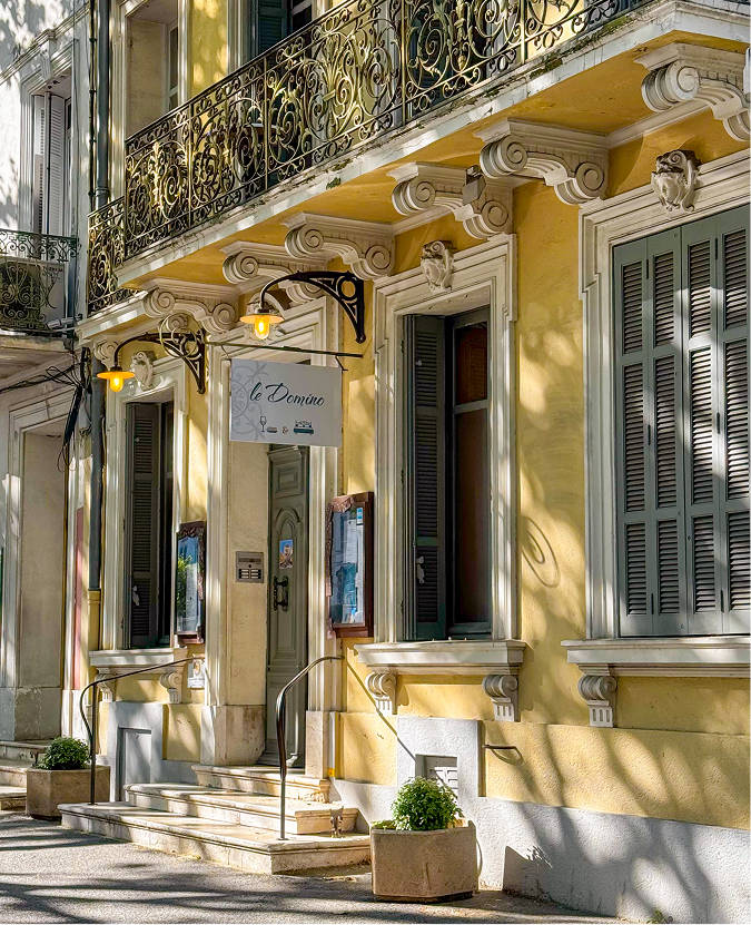 Entrance to Le Domino restaurant in Draguignan
